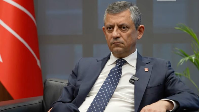 İngiltere Başbakanı Keir Starmer’a Cevap: Özgür Özel Fransız Medyasına Konuştu