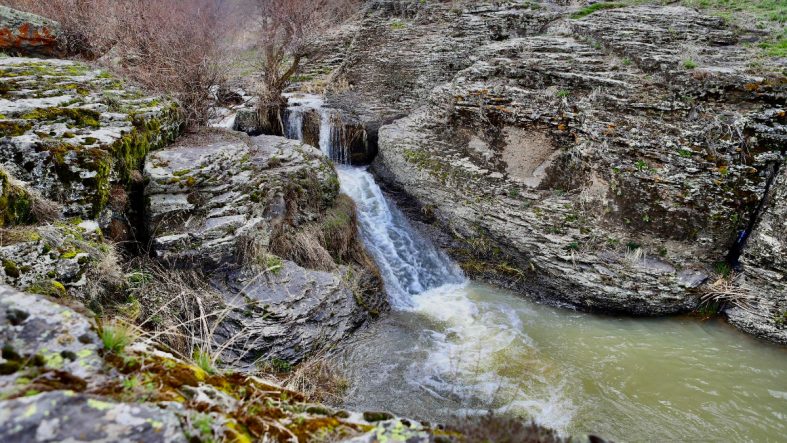Ağrı Bekiran Şelalesi baharda güzelliğiyle mest ediyor