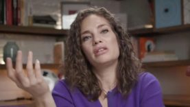 Nevşin Mengü, demokrasi konusunda Türkiye'yi uyardı